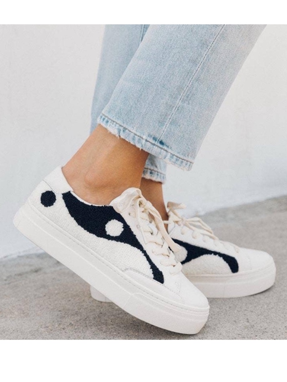 Soludos yin yang tuffed fuzzy platform sneakers womens 7